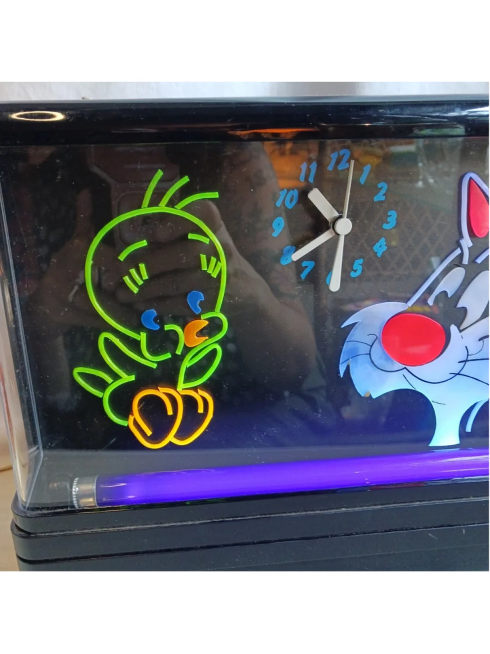 VTG 1988 Looney Tunes Sylvester and Tweety Bird blacklight neon-style Clock